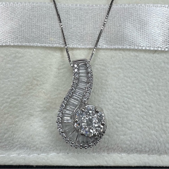 LB Exclusive 14K White Gold 1 ct Diamond Cluster Swirl Necklace - Picture 1 of 4
